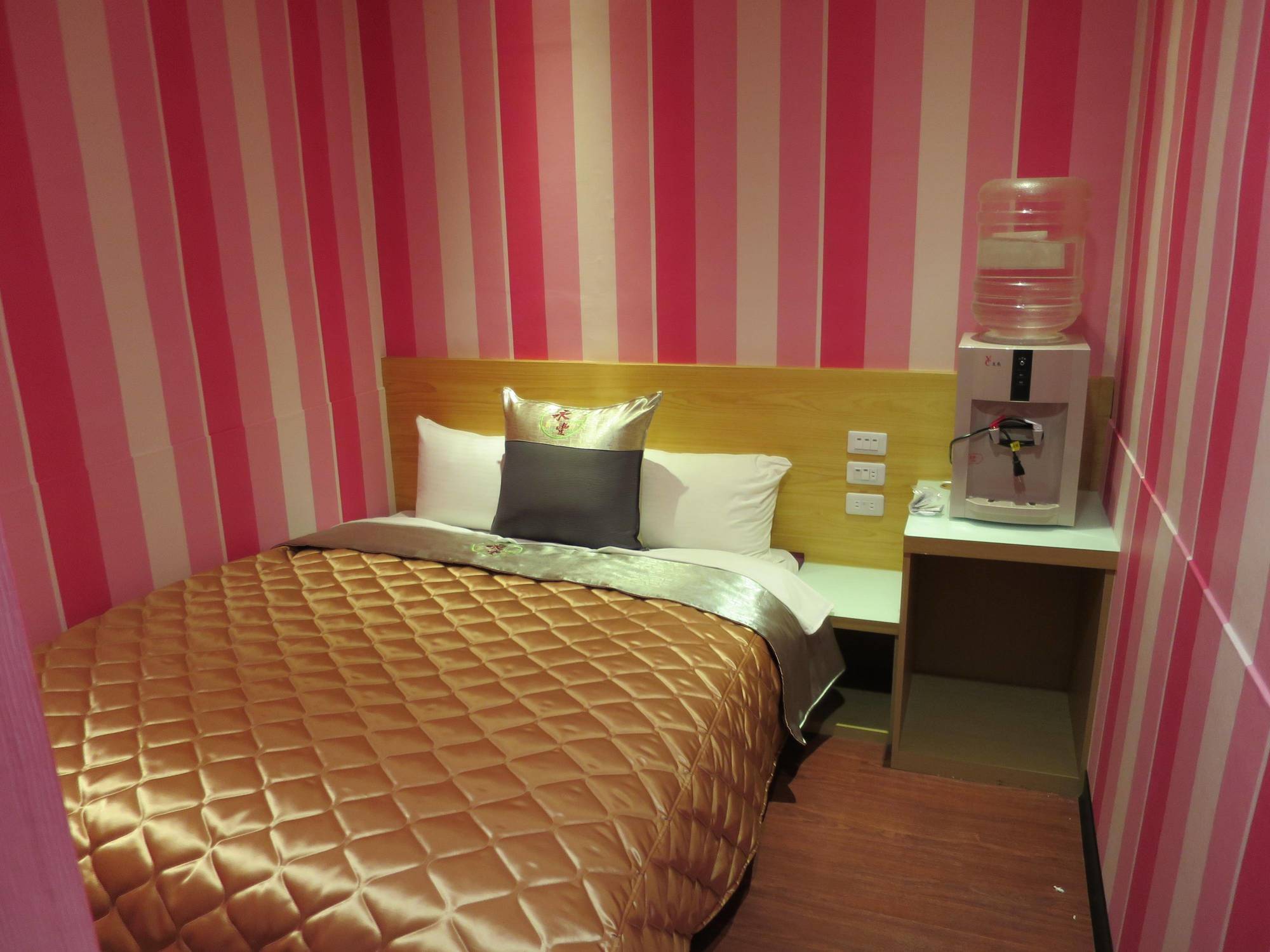Yung Feng Hotel Keelung Eksteriør bilde